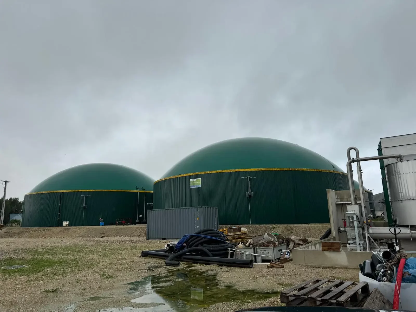 Unités de méthanisation et équipements de traitement du biogaz.